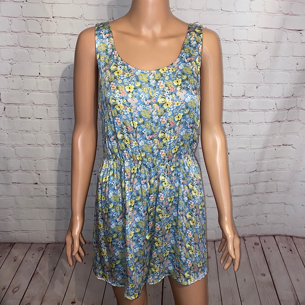 Forever 21 beautiful floral blue & yellow romper size small boho